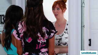 Stepmom stepdaughter ແລະໄປທີ່ເຊີດແຍ່ງແລະເປັນ busty໌ສໍາລັບການຂໍອະໄພເຫນີນຫຼາຍເປັນ ໓some.ນາງ facesits ກຄີເປັນນາງຮັບຜິດຊອບ