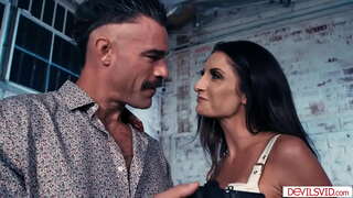 Пријателе газ ебат неговиот wifes busty бринета најдобар пријател