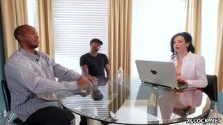 Veronica Avluv ora mikir akeh bab lan wong telu bebarengan interracial