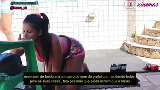 Naughty žena plná nadržený po tréninku seděl báječný v nadané vzít mléko v píči