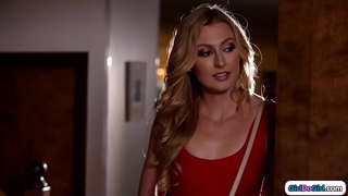 ͛� 집에 오는 늦게 다시 그녀의 가슴 장모하기로 결정하는 것이 레즈비언입니다.의붓 딸을 얻을 titsucked 감싸고 섹시한중년여성 보지며 그녀의 facesits