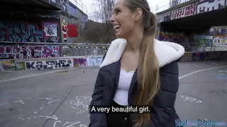 Bayek tenan perlu dhuwit, nanging wis kanggo menehi bukkake ing umum