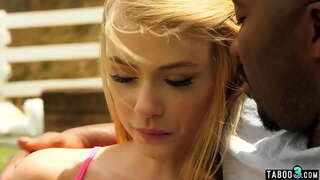 Ceking sak tunggaling putri tirinipun interracial bajingan dening BBC tiriné ing taman