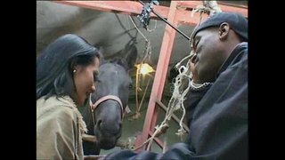 Salvaxe Duro Gangbang romanés Rapaza 4 grandes paus unha vez dentro