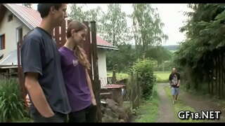 ���ີ່ຂາດແຜ່ລາມຂາເປີດກ້ວາງ