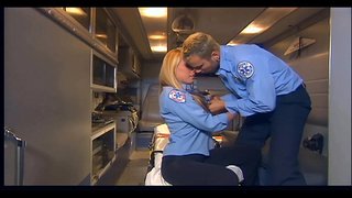 ���ોનેરી વાળ વાળી fucked કાળા જાંઘ ઉચ્ચ ઘૂંટણ