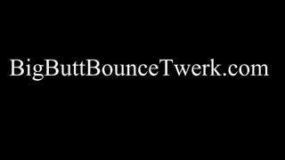 PAWG ہلاتا ہے اس کے بڑے پیمانے پر گدا