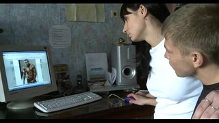 Ta ślicznotka jest szeroko rozprzestrzenia się jej nogi