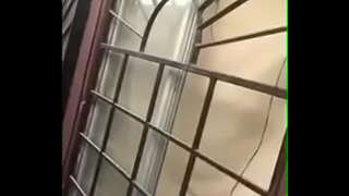 ���િલી સામે બુમ પાડીને પાડીને