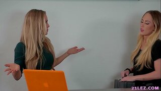 Λεσβία Πράκτορα πιάστηκε από ένα σέξι κατάσκοπο