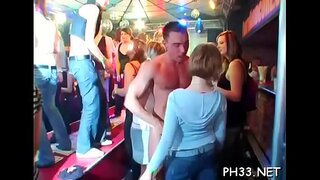 Studs fucked faqet në poza hot