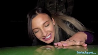 Олон нийтийн агент Curvy busty hottie гадаа орой blowjob болон Зөндөө