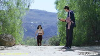 Dubh-Haired Spórt Babe Ag Gnéas Le Chóiste