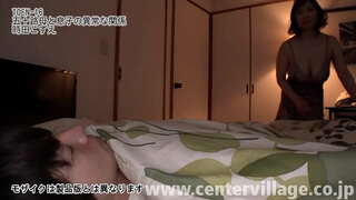 Kozue, 51, na nawala ang kanyang asawa sa sakit sa 10 taon na ang nakakaraan at ay nakatira sa kanyang anak na lalaki mula noon.Ang anak ay 23 taong gulang, na nakakuha ng trabaho na ito tagsibol, kung gaano karaming beses ito ay tulad ng araw sa pamamagitan ng araw sa aking asawa kapag ako ay bata pa ....