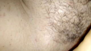 V prdeli svou ženu do zadku a prst do píči. My kočička skončil.