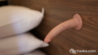 Tattooed pirang madu saka Yanks Violet screwing dheweke pus karo dheweke dolanan