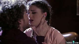 הבלש מזמין זונות כדי לספק לו להימנע לכלא