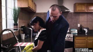 Busty латина housemaid девојка добива груба fucked од зад