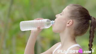 Seksīga beibe, liecina jauks ķermenis