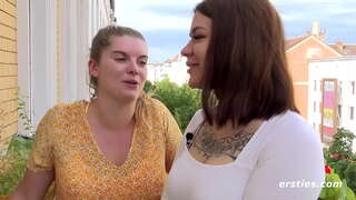 ���ນັ lesbians ເຮັດໃຫ້ມັນຕະຫຼອດເຮືອນ 